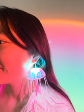 Lade das Bild in den Galerie-Viewer, LED light up female jellyfish earrings SHINYOU